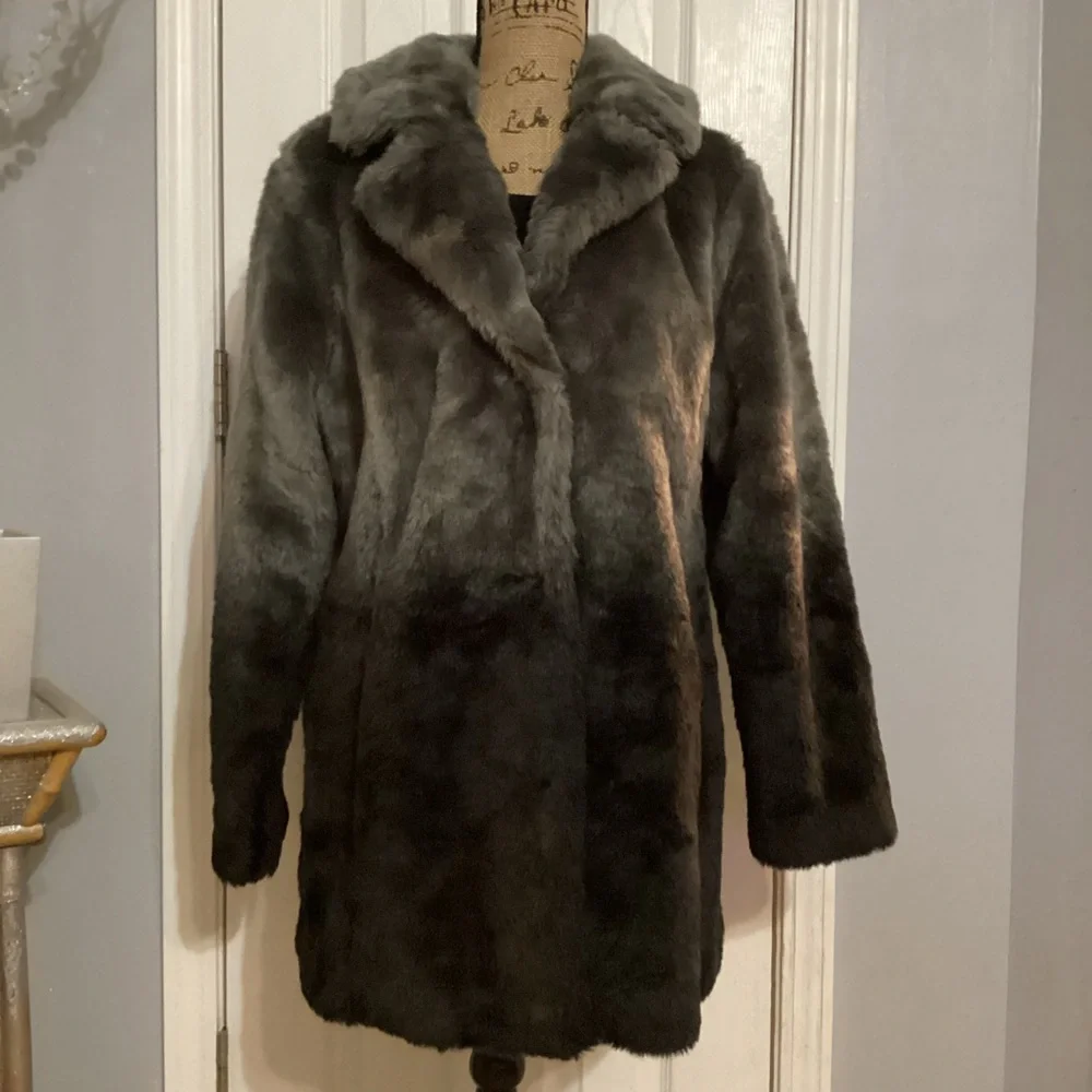 Isaac Mizrahi Faux Fur Coat - Picture 4 of 6